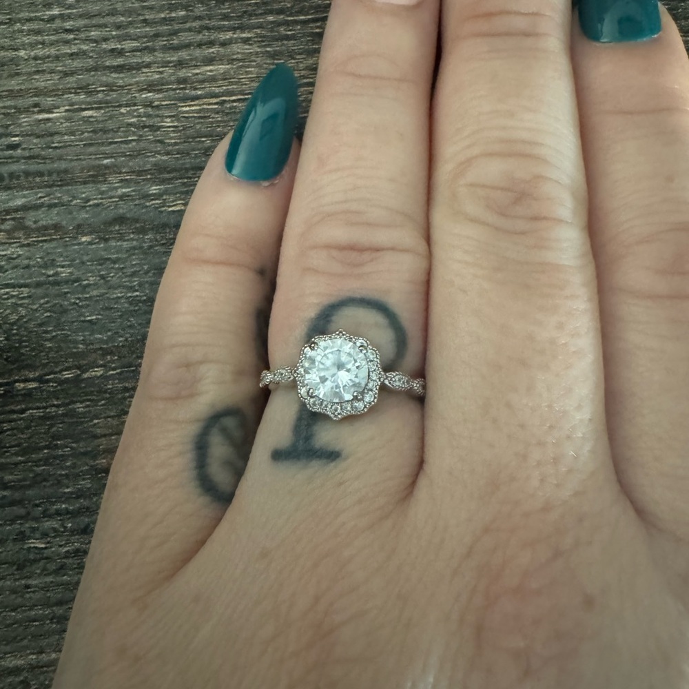 Engagement ring - Picture 2 of 5